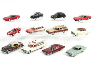 Lot 190 - DIVERS (12)