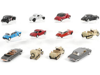 Lot 185 - DIVERS (12)