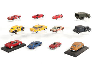 Lot 197 - DIVERS (12)