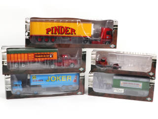 Lot 225 - DIVERS (8)