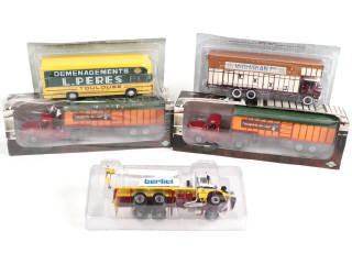 Lot 161 - DIVERS (5)