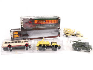 Lot 224 - DIVERS (7)