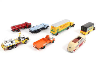 Lot 167 - DIVERS (8)