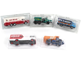 Lot 163 - DIVERS (5)