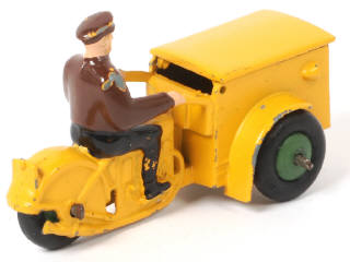 Lot 304 - DINKY TOYS (FRANCE) (1)