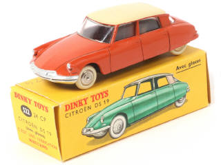 Lot 352 - DINKY TOYS (FRANCE) (1)