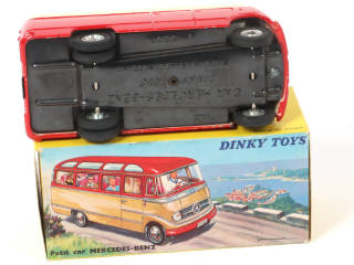 Lot 489 - DINKY TOYS (FRANCE) (1)