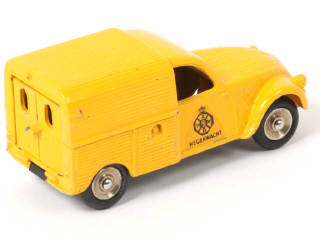 Lot 330 - DINKY TOYS (FRANCE) (1)