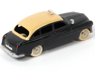 Lot 329 - DINKY TOYS (FRANCE) (1)