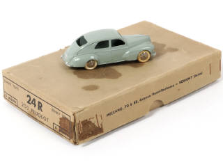 Lot 319 - DINKY TOYS (FRANCE) (2)