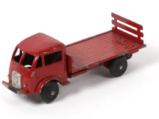 Lot 468 - DINKY TOYS (FRANCE) (1)