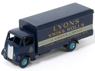 Lot 260 - DINKY TOYS (GB) (1)