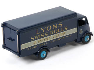 Lot 260 - DINKY TOYS (GB) (1)
