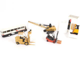 Lot 46 - DIVERS (5)