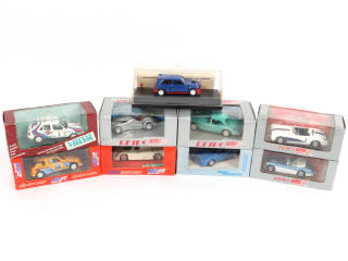Lot 58 - DIVERS (9)