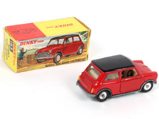 Lot 262 - DINKY TOYS (GB) (1)