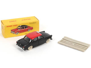 Lot 329 - DINKY TOYS (FRANCE) (1)