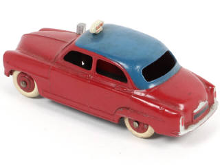 Lot 315 - DINKY TOYS (FRANCE) (1)