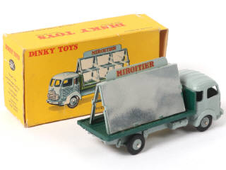 Lot 380 - DINKY TOYS (FRANCE) (1)