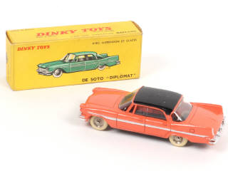 Lot 334 - DINKY TOYS (FRANCE) (1)