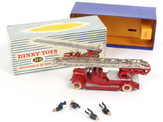 Lot 391 - DINKY TOYS (FRANCE) (1)