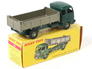 Lot 379 - DINKY TOYS (FRANCE) (1)