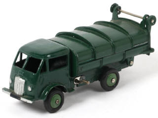 Lot 369 - DINKY TOYS (FRANCE) (1)