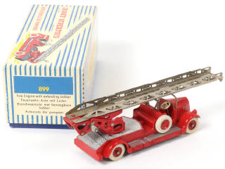 Lot 394 - DINKY TOYS (FRANCE) (1)