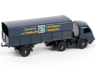 Lot 370 - DINKY TOYS (FRANCE) (1)