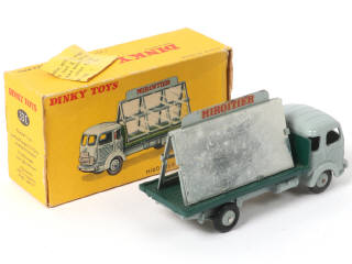 Lot 381 - DINKY TOYS (FRANCE) (1)