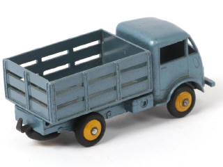 Lot 332 - DINKY TOYS (FRANCE) (1)