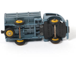 Lot 332 - DINKY TOYS (FRANCE) (1)