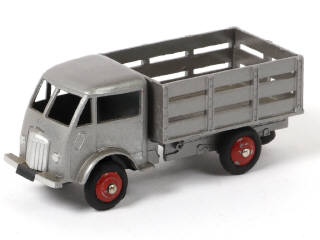 Lot 333 - DINKY TOYS (FRANCE) (1)