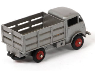 Lot 333 - DINKY TOYS (FRANCE) (1)