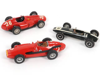 Lot 46 - DIVERS (3)