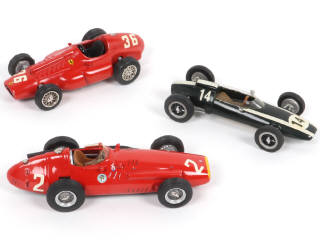 Lot 46 - DIVERS (3)
