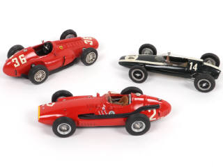 Lot 46 - DIVERS (3)