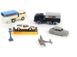Lot 286 - DINKY TOYS (6)