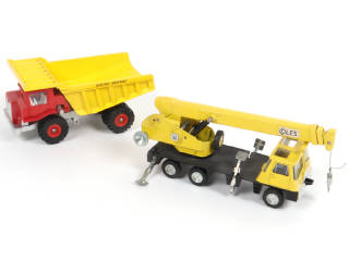 Lot 260 - DINKY TOYS (GB) (2)