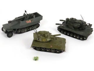 Lot 272 - DINKY TOYS (GB) (3)