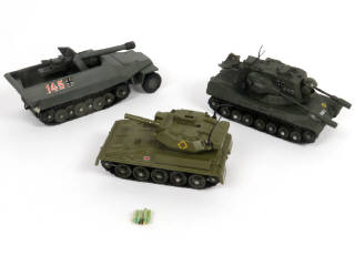 Lot 272 - DINKY TOYS (GB) (3)