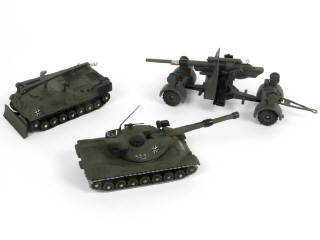 Lot 273 - DINKY TOYS (GB) (3)