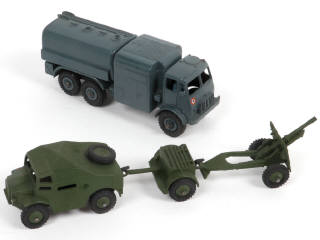 Lot 265 - DINKY TOYS (GB) (2)