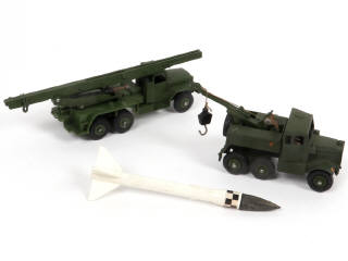 Lot 264 - DINKY TOYS (GB) (2)