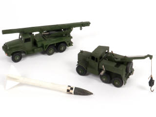 Lot 264 - DINKY TOYS (GB) (2)