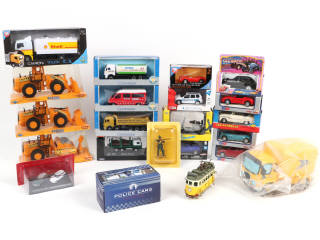 Lot 220 - DIVERS (22)