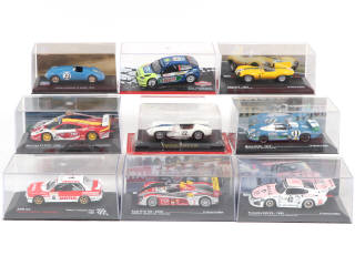 Lot 107 - DIVERS (9)