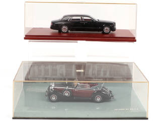 Lot 221 - DIVERS (2)