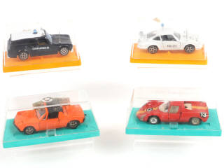 Lot 109 - DIVERS (4)