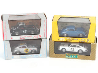 Lot 128 - DIVERS (4)